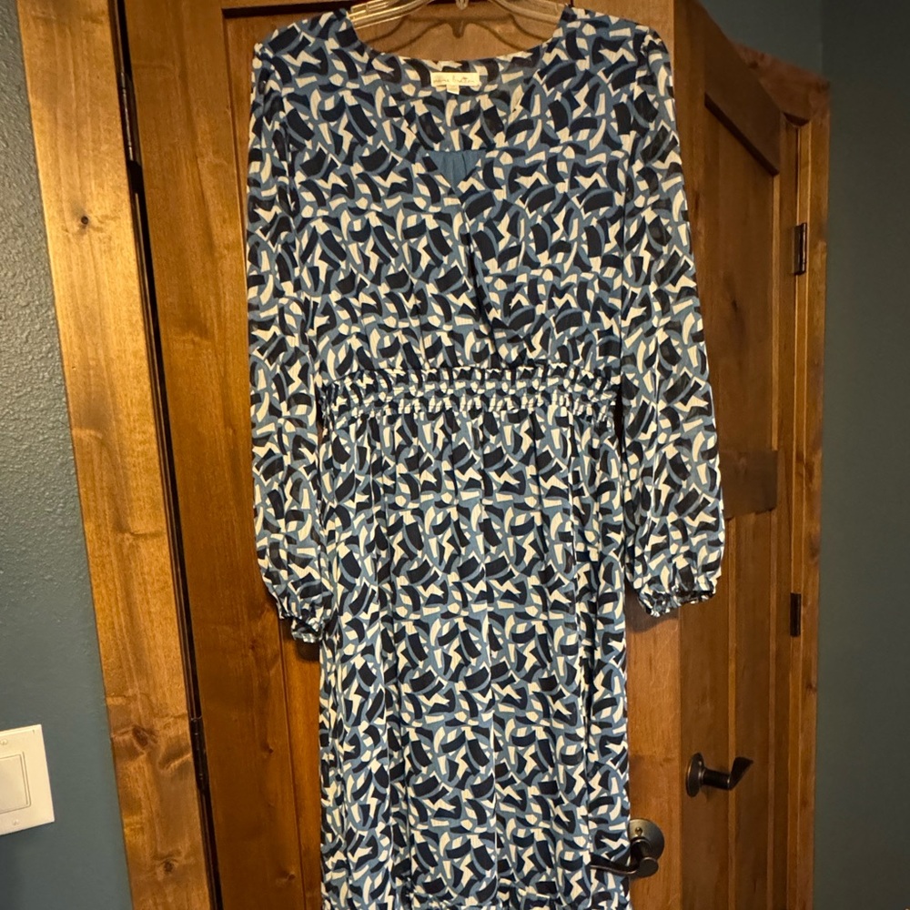 Very cute lined tiered hem maxi dress. Size LP. Worn once. Machine washable.